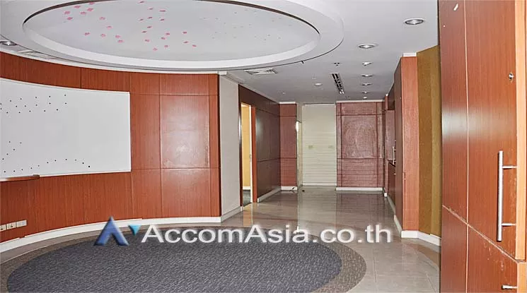 7  Office Space For Rent in Silom ,Bangkok BTS Surasak at Vorawat Building AA10943